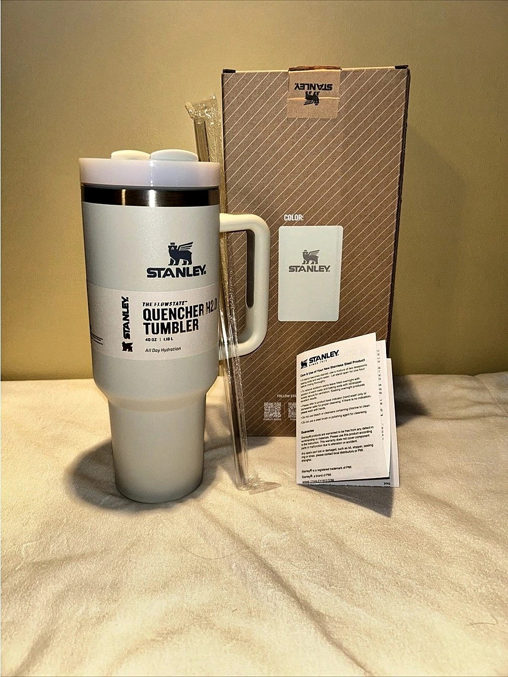 Stanley Quencher H2.0 FlowState Tumbler 40 oz White